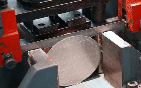 双金属带锯条牙齿碎裂或折断的原因是什么? 双金属带锯条牙齿碎裂或折断的原因是什么?